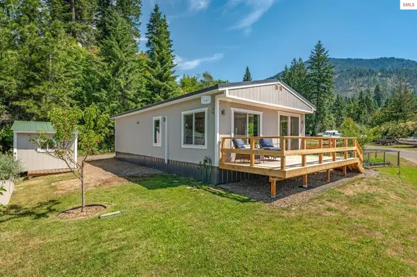 302 School Rd #15, Hope, ID 83836