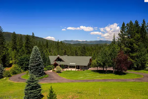 877 Heath Lake Road, Sagle, ID 83860