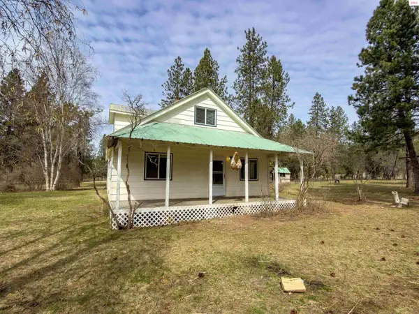 919 Silver Springs, Moyie Springs, ID 83845