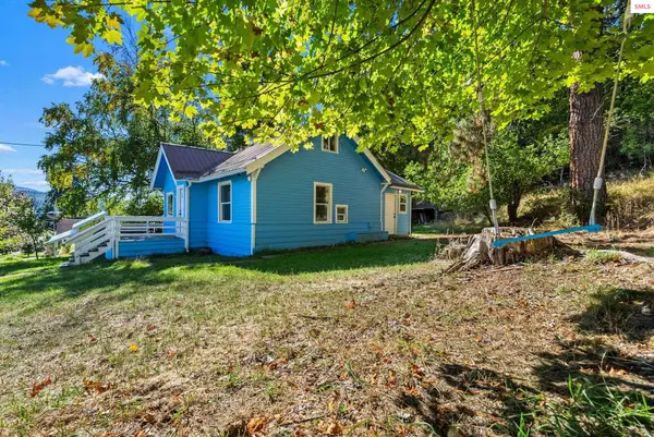 7492 Mohawk St, Bonners Ferry, ID 83805