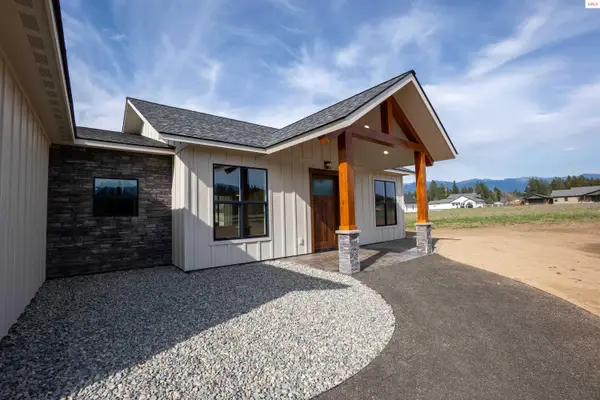 167 Airstrip Rd, Moyie Springs, ID 83845