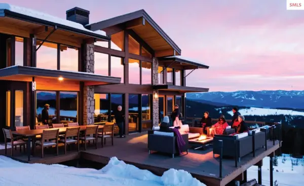 4 Crystal Springs Rd, Sandpoint, ID 83864