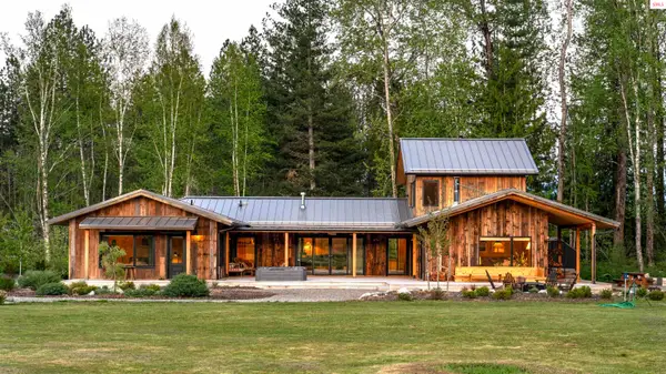 202 Siskin Ln, Sandpoint, ID 83864