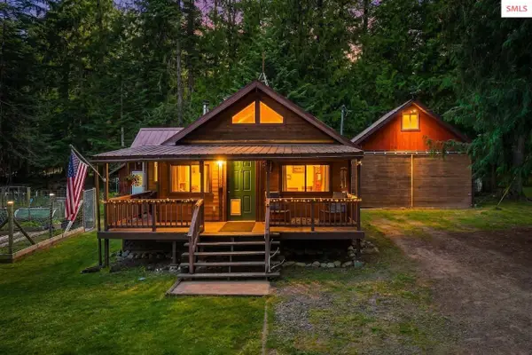 428 Bottle Brand Rd, Hope, ID 83836