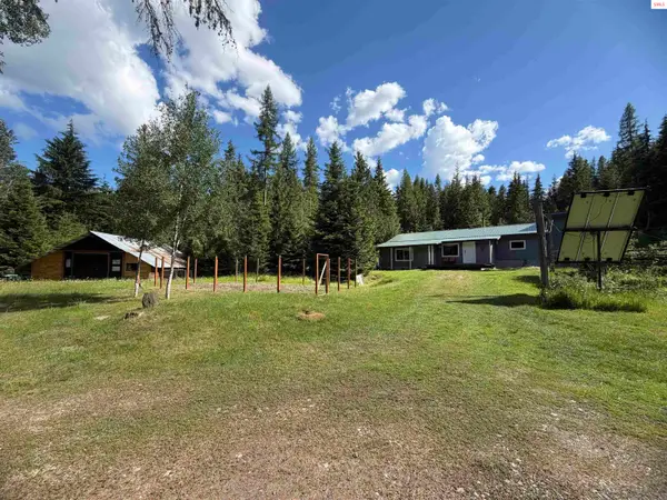 452 Toad Rd, Priest River, ID 83856