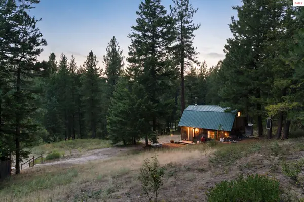 1015 Dusty Lane, Naples, ID 83847
