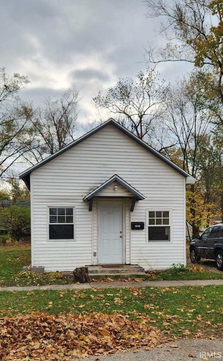 1221 W Wolf Avenue, Elkhart, IN 46516 ERA