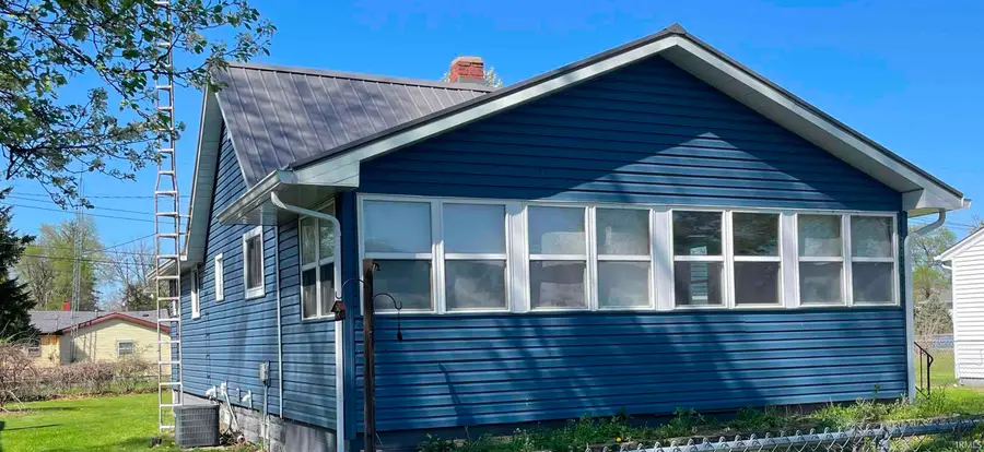 305 W New York Street, Knox, IN 46534 - Image #3