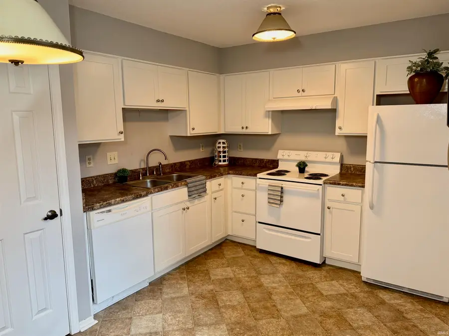 910 Park Central Drive #B, Indianapolis, IN 46260 - Image #3