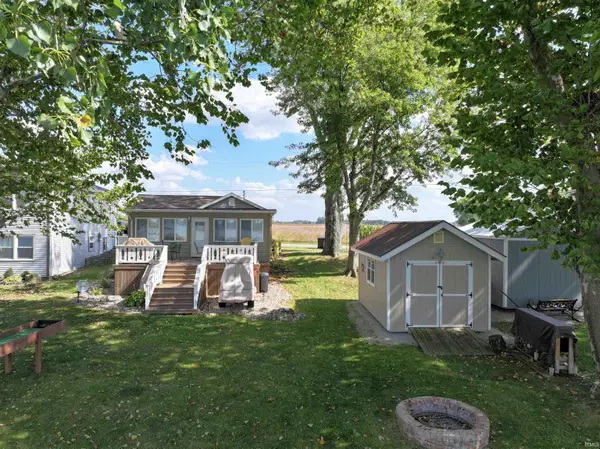 1402 N Lakeshore Drive, Kewanna, IN 46939