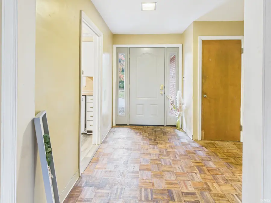 307 N Winthrop Road, Muncie, IN 47304 - Image #2