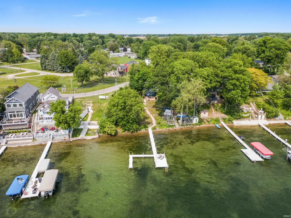 11227 N East Wawasee Drive, Syracuse, IN 46567 - Image #1