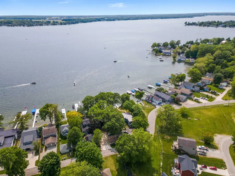 11227 N East Wawasee Drive, Syracuse, IN 46567 - Image #2