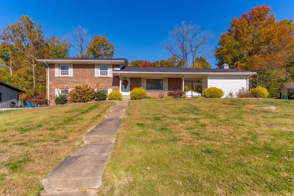 8207 Pine Creek Drive, Evansville, IN 47710