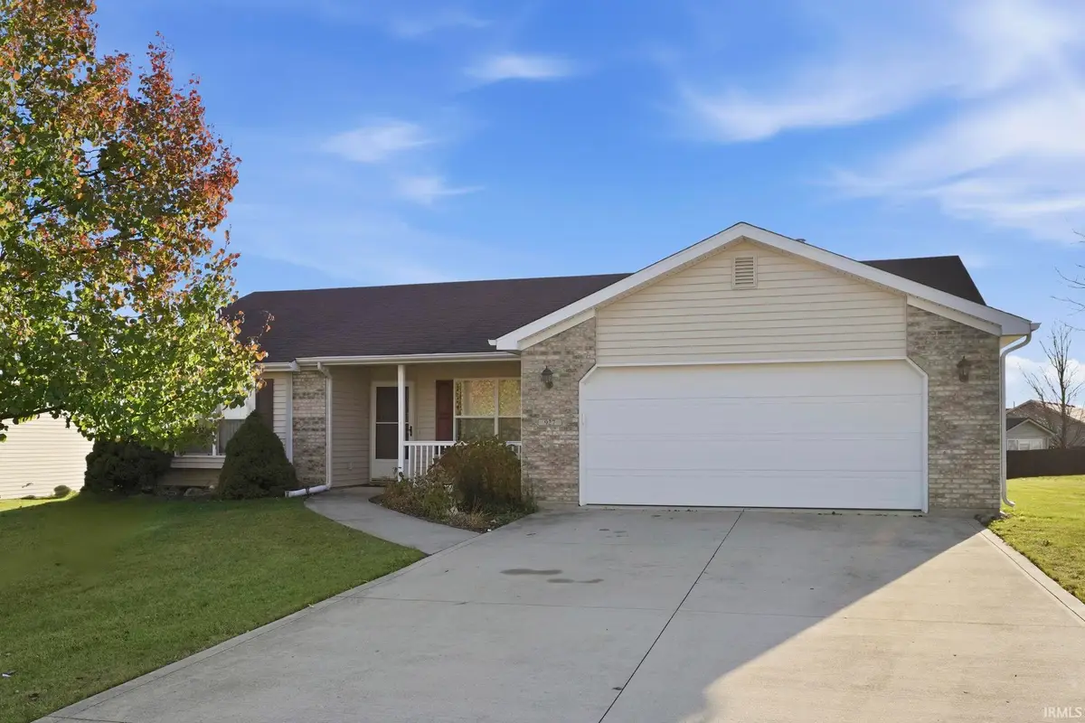 927 Wheatfield Lane, Churubusco, IN 46723 - Image #1