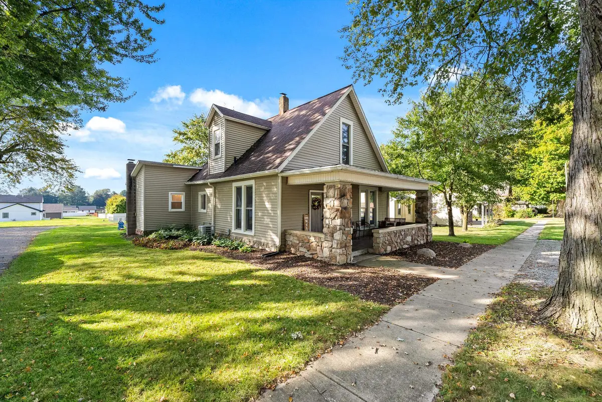 206 E Church Street, Pierceton, IN 46562 - Image #1