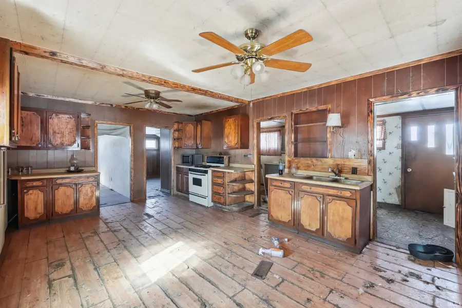 8975 N Cosperville Road, Wawaka, IN 46794 - Image #3