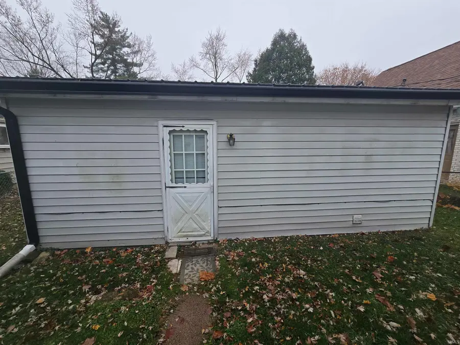 227 E 11th Street, Jonesboro, IN 46938 - Image #2