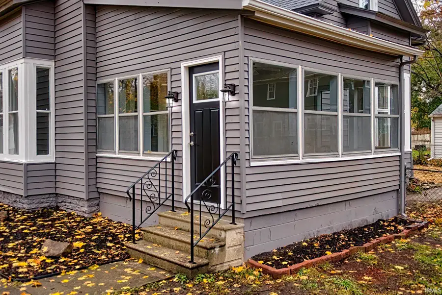 27 N Comstock Street, Wabash, IN 46992 - Image #2