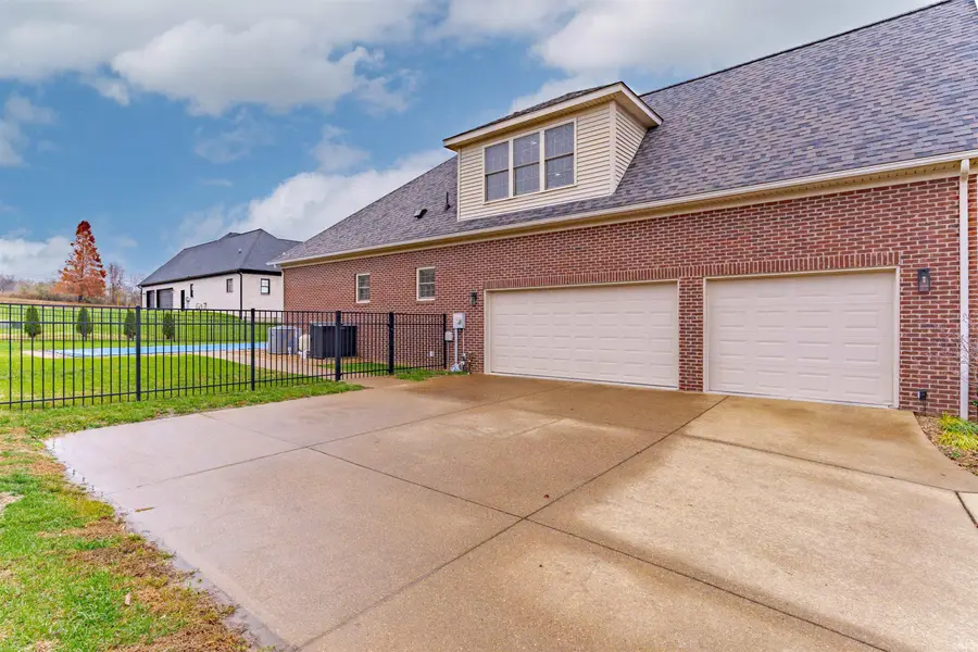 5600 Essex Drive, Newburgh, IN 47630 - Image #2