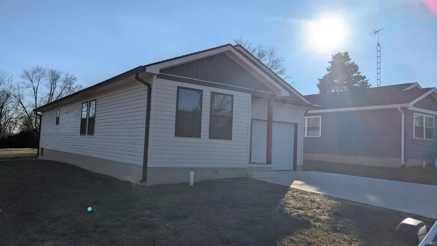 1015 E Glezen Street, Petersburg, IN 47567 - Image #2