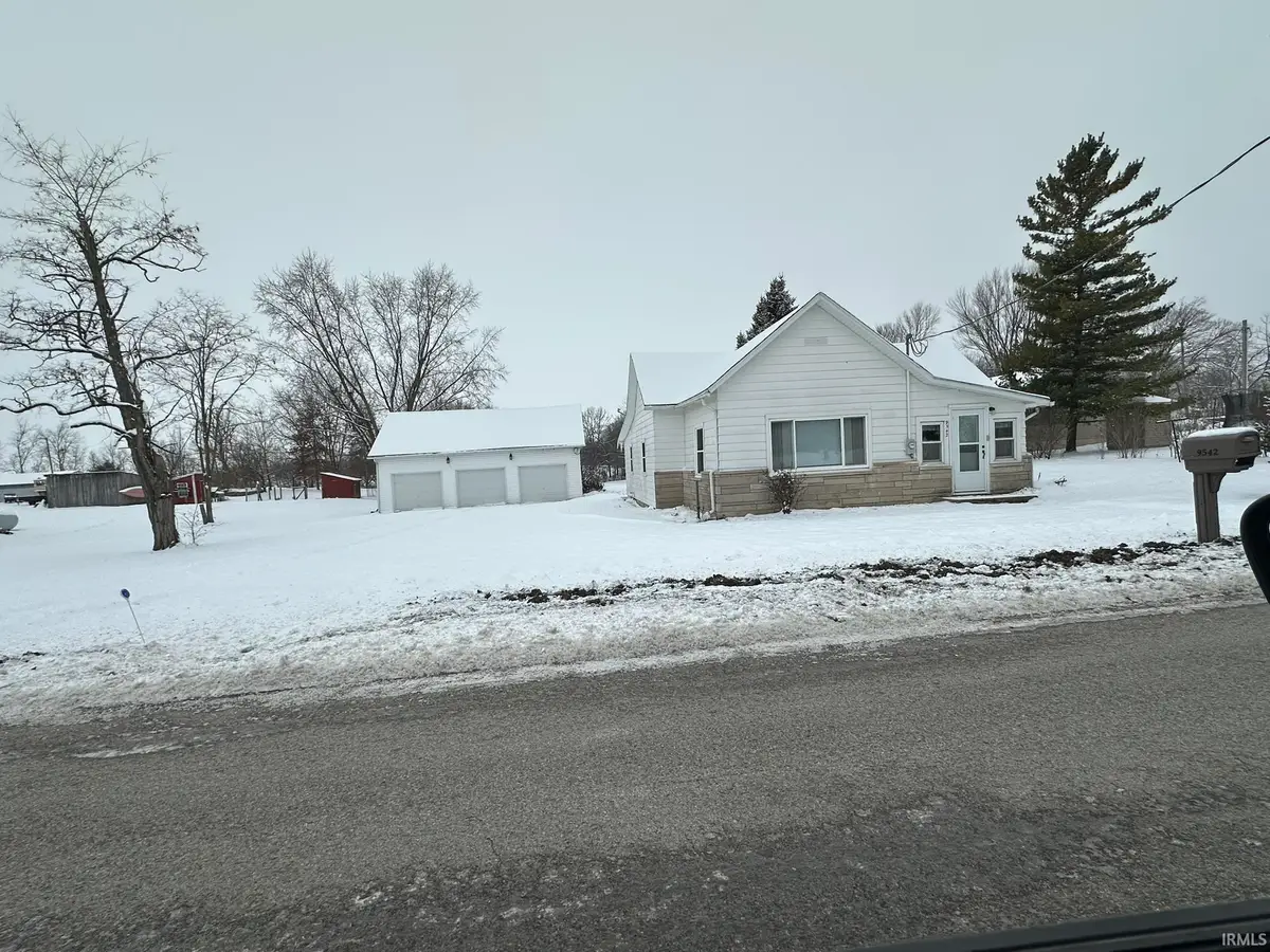 9542 S 300 E Road, Amboy, IN 46911 - Image #1