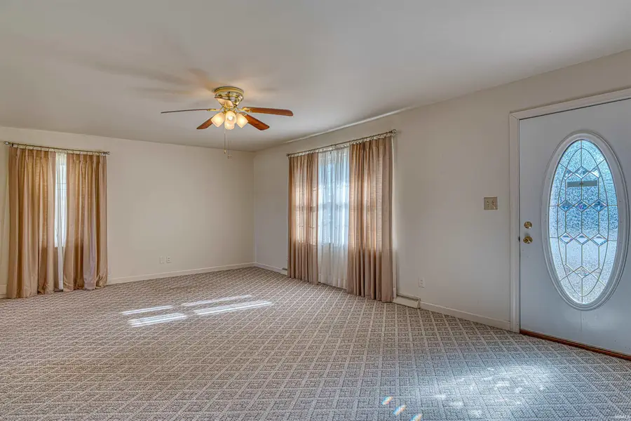 821 E Lincoln Avenue, Mount Vernon, IN 47620 - Image #3