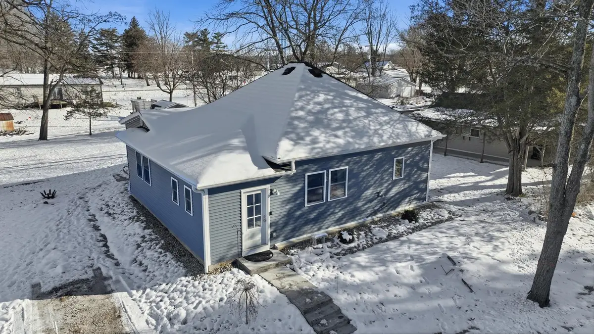 212 N Hendricks Street, Warren, IN 46792 - Image #1