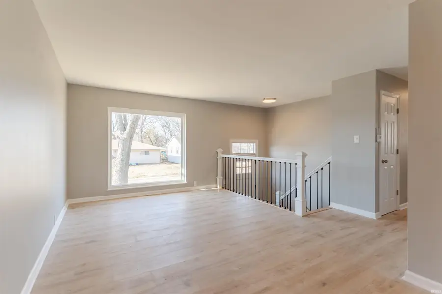 5011 Manor Court, Evansville, IN 47710 - Image #2