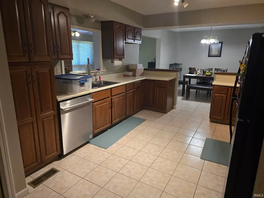 318 Gayle Drive, Sweetser, IN 46987 - Image #2