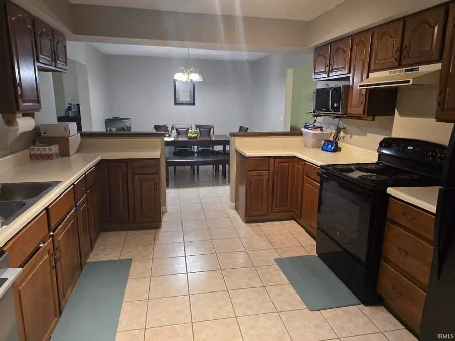 318 Gayle Drive, Sweetser, IN 46987 - Image #3