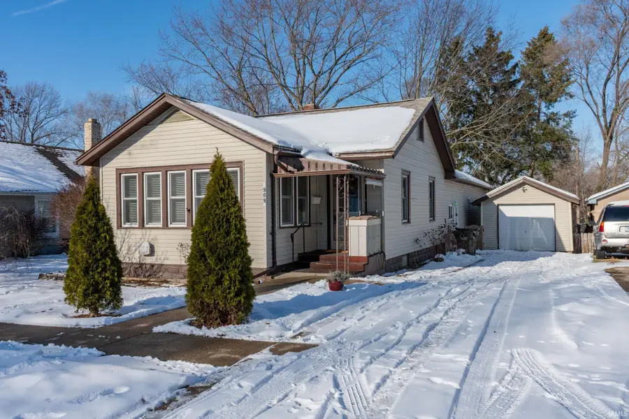 909 E Oakside Street, South Bend, IN 46614 - #2