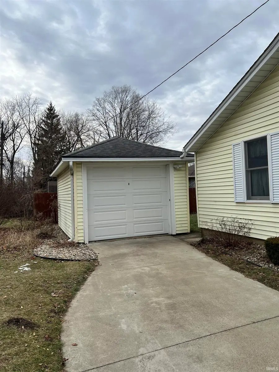115 N Maple Avenue, Warsaw, IN 46580 - Image #2