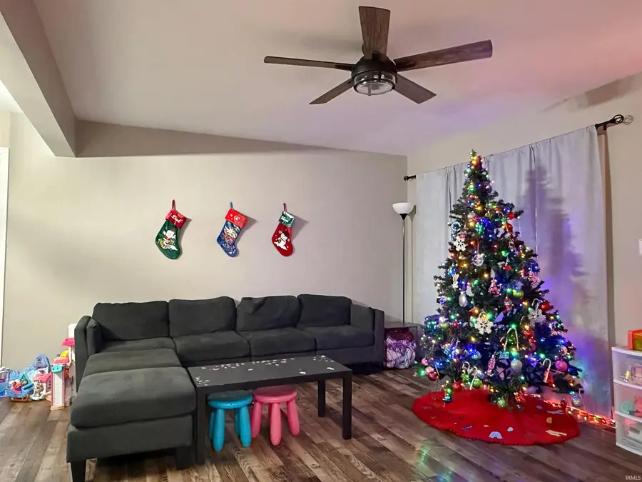 408 S Kentucky Avenue, Loogootee, IN 47553 - Image #3