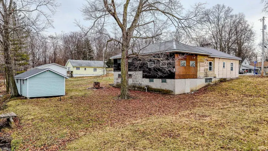 412 W Shutt Avenue, Silver Lake, IN 46982 - #3