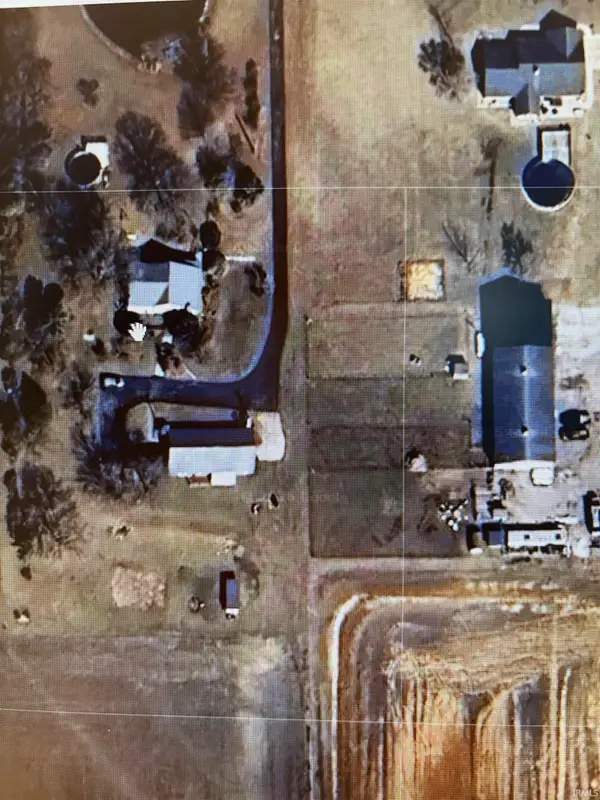 653 E 1100 N Street, Roanoke, IN 46783