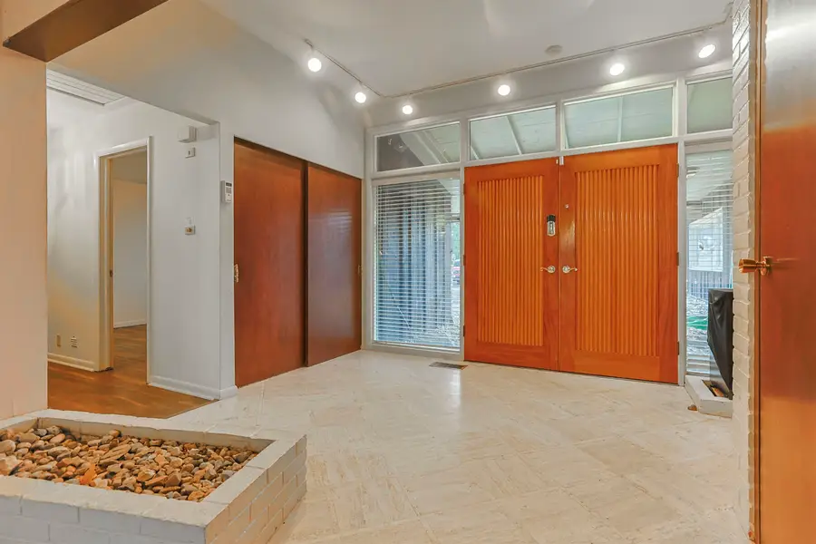 1605 E Jefferson Boulevard, South Bend, IN 46617 - #2