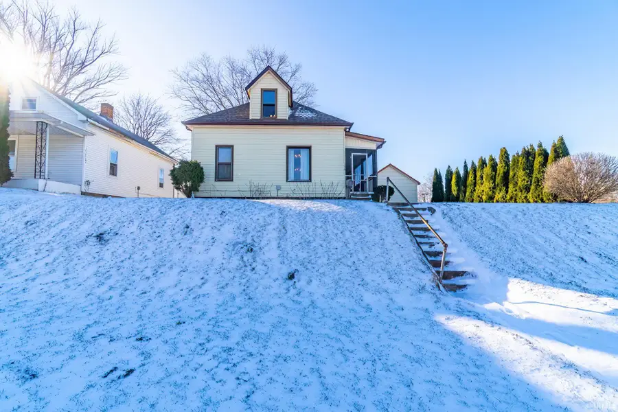 106 E Hanna Street, Columbia City, IN 46725 - #2