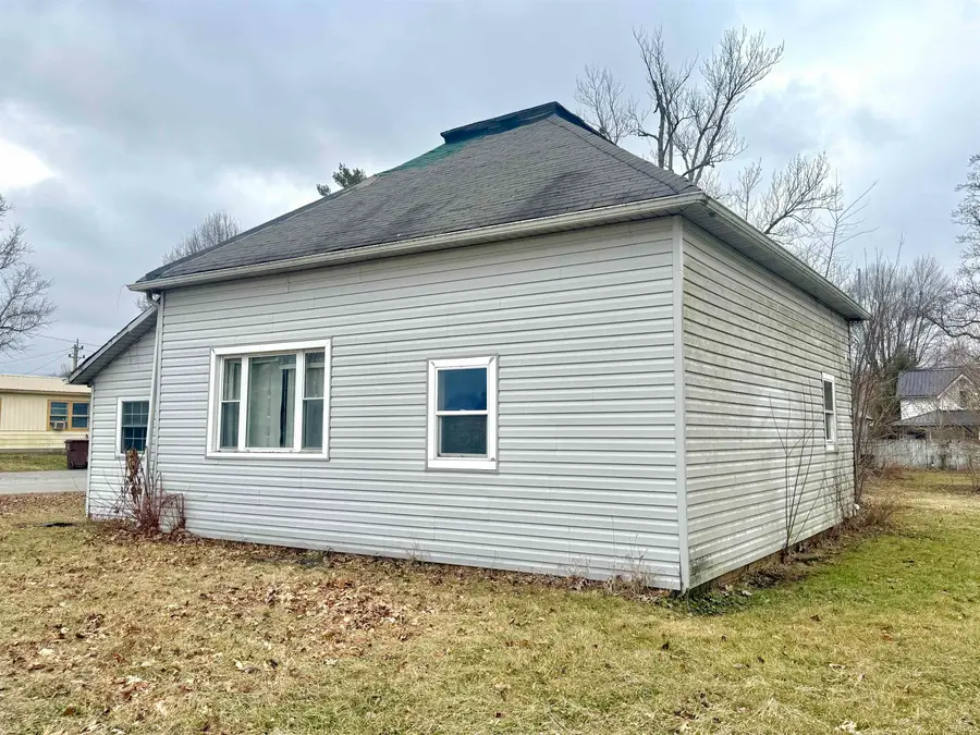 102 W Harrison Street, Converse, IN 46919 - #2