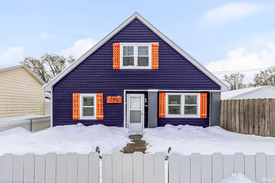 209 E Borely Avenue, Mishawaka, IN 46545 - #2