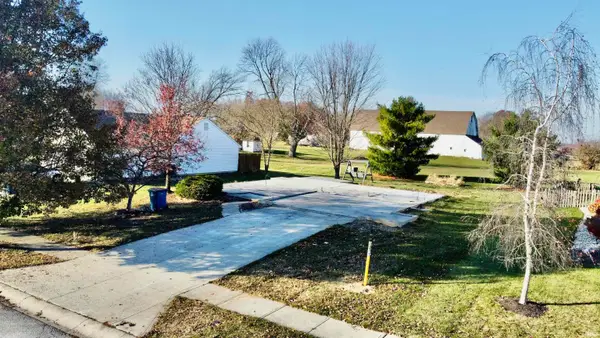 11511 Green Holly Cove, Fort Wayne, IN 46845