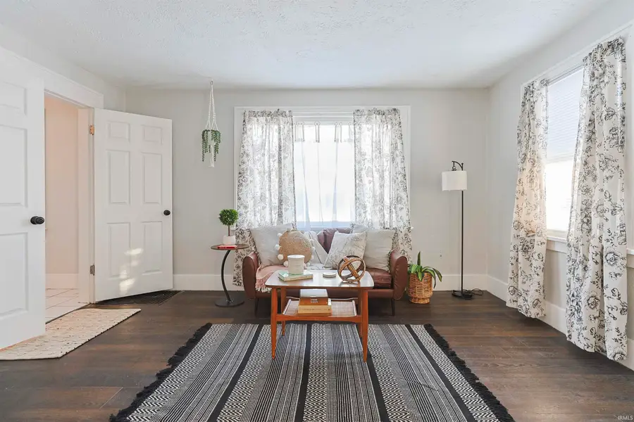 811 E Ewing Avenue, South Bend, IN 46613 - #2