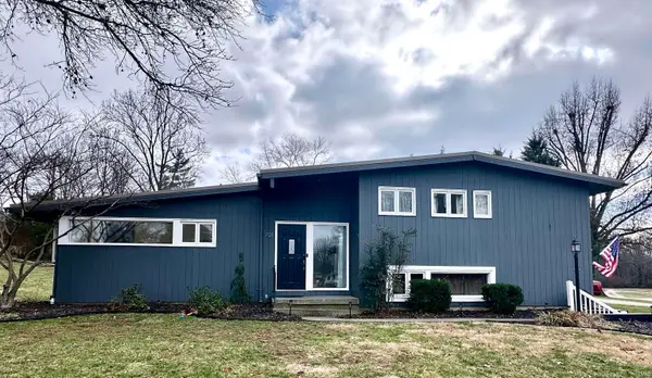 701 Applewood Road, Huntingburg, IN 47542