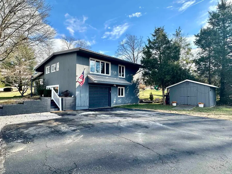 701 Applewood Road, Huntingburg, IN 47542 - Image #2