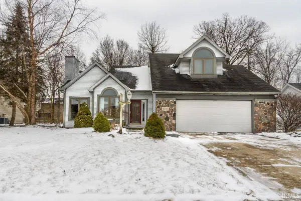 8204 Meadow Hills Drive, Fort Wayne, IN 46835