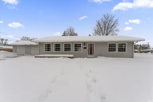 1225 Manchester Drive, South Bend, IN 46615
