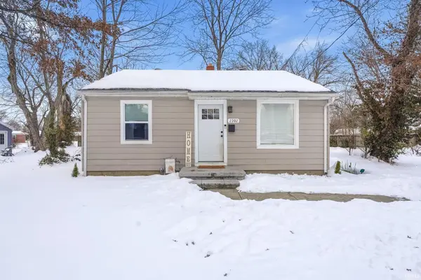 2202 Ravenswood Drive, Evansville, IN 47714