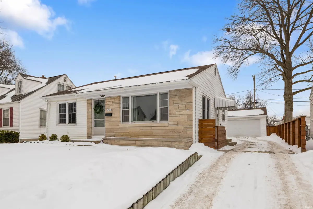 2102 Glenwood Avenue, Fort Wayne, IN 46805 - #1
