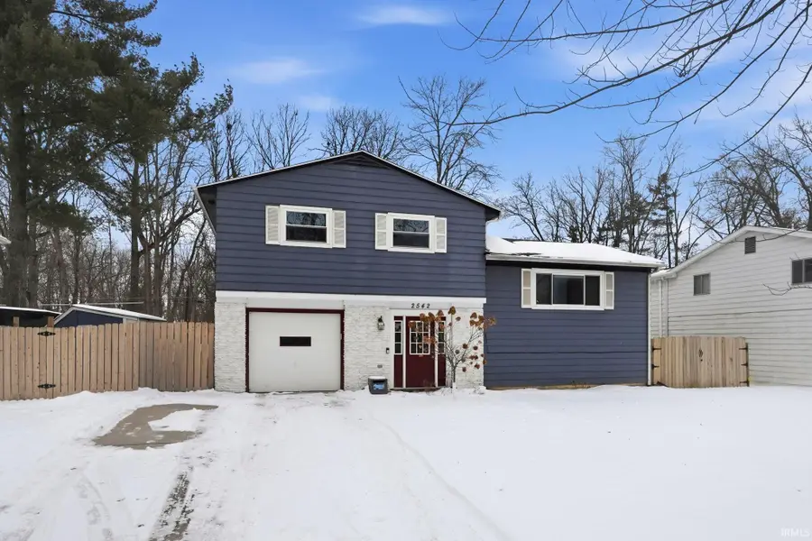 2542 Deerwood Drive, Fort Wayne, IN 46825 - Image #2