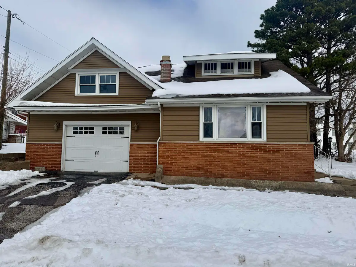 219 W Washington Street, Oakland City, IN 47660 - #1